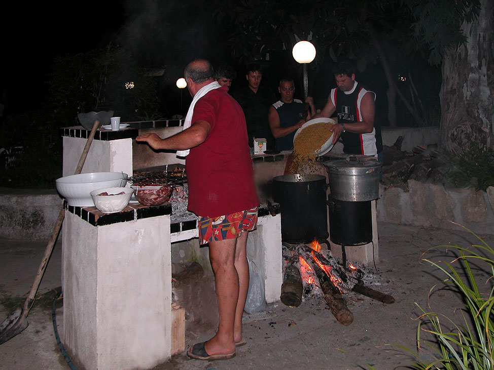 Residence Lattari: continua il barbecue in attivit "aggredito" dagli ospiti!