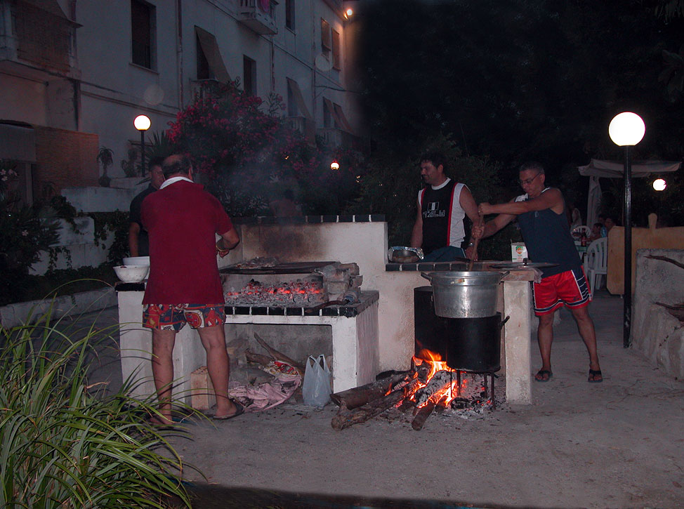 Residence Lattari: il barbecue in attivit "aggredito" dagli ospiti!