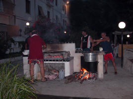 Residence Lattari: il barbecue in attivit "aggredito" dagli ospiti!