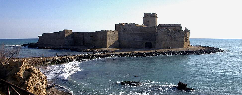 Le Castella (Crotone): castello aragonese- foto: Marcello Lattari