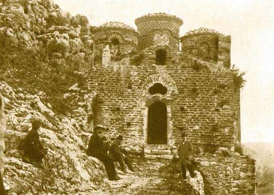 La "Cattolica" di Stilo (Reggio Calabria) in una fotografia del 1 Novecento, prima del restauro.