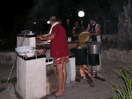 Residence Lattari: continua il barbecue in attivit "aggredito" dagli ospiti!