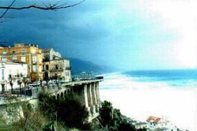 S.Lucido : panorama con mare agitato